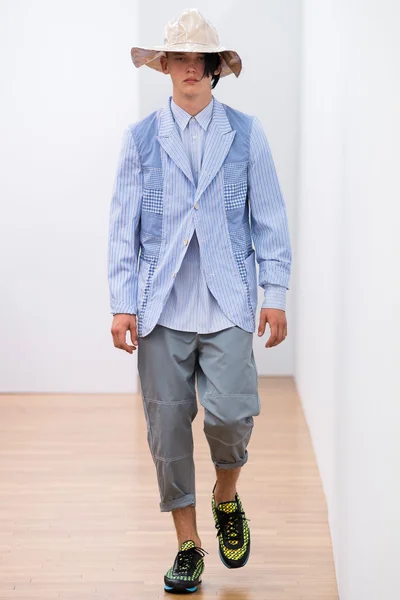 Look 25